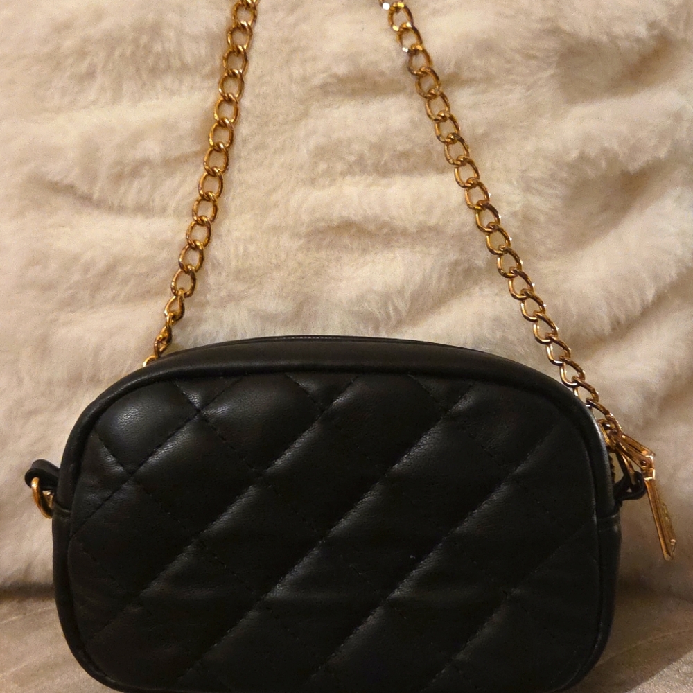 Badgley Mischka Elegant Black Quilted Shoulder Bag With Long Gold Chain Strap - Picture 6 of 8